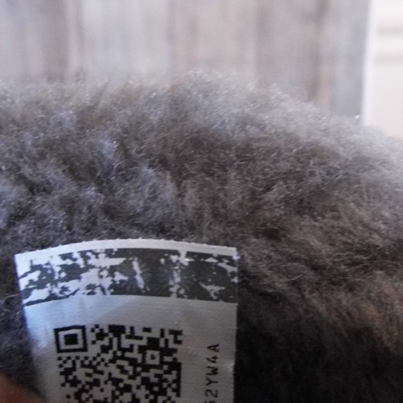 UGG Ostrander Black Suede/Sheepskin Boots Womens Size 8 - Picture 8 of 8